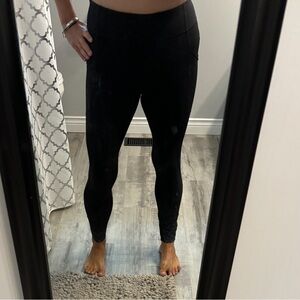 LULULEMON black legging.